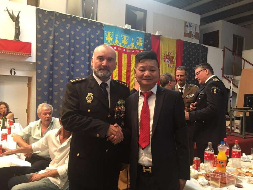 和瓦伦西亚警察總局局長合影 (2)